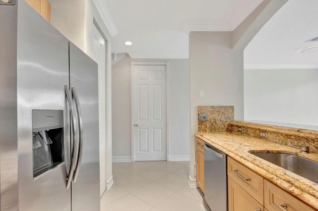 105 Bella Vita Dr, Royal Palm Beach, FL 33411