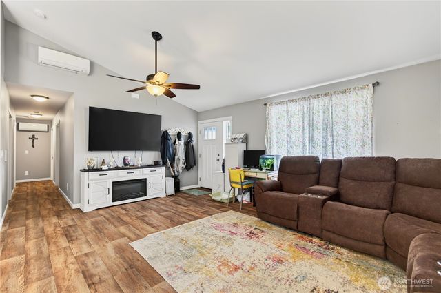 166 Geneva Lane, Castle Rock, WA 98611