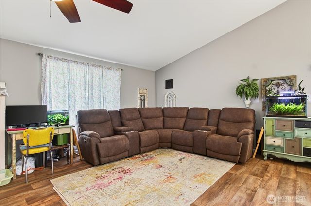 166 Geneva Lane, Castle Rock, WA 98611