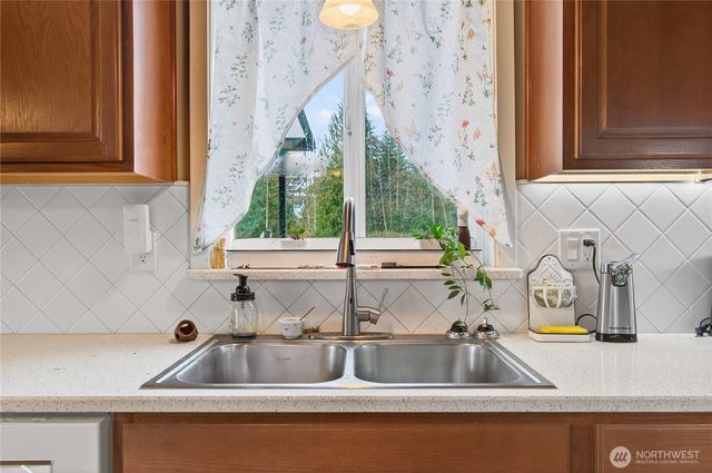 166 Geneva Lane, Castle Rock, WA 98611