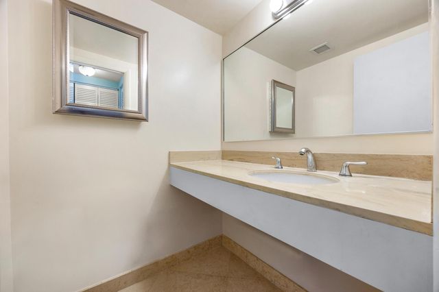 1950 S Ocean Drive PHB, Hallandale Beach, FL 33009