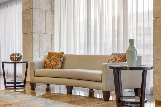 1950 S Ocean Drive PHB, Hallandale Beach, FL 33009