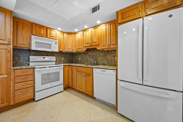 1950 S Ocean Drive PHB, Hallandale Beach, FL 33009