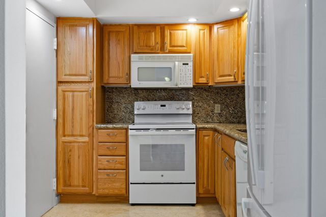 1950 S Ocean Drive PHB, Hallandale Beach, FL 33009