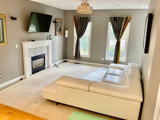24 Penniman Cir, Stoughton, MA 02072