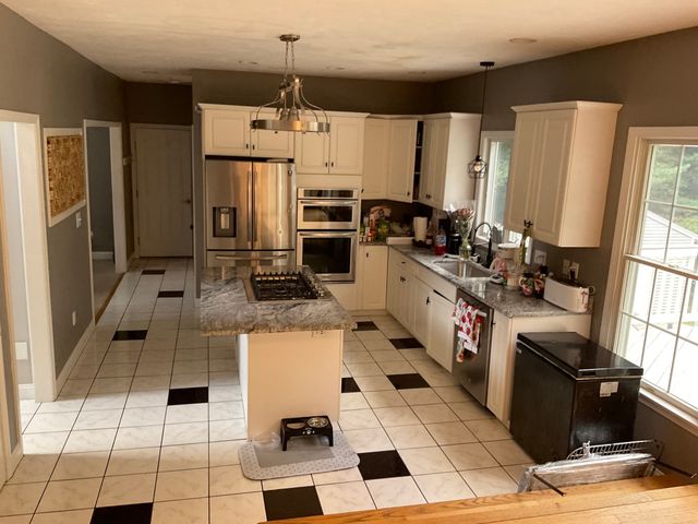 24 Penniman Cir, Stoughton, MA 02072