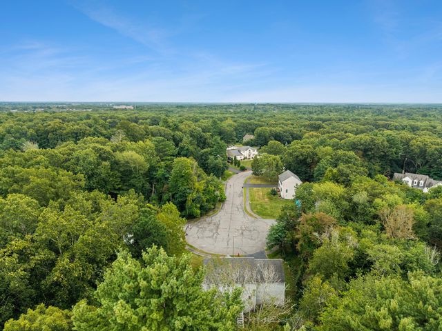 24 Penniman Cir, Stoughton, MA 02072