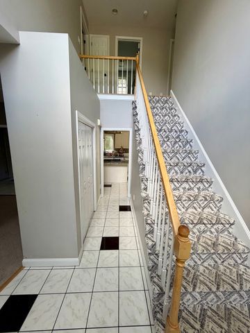 24 Penniman Cir, Stoughton, MA 02072