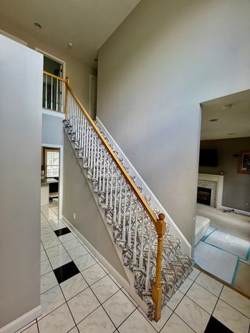 24 Penniman Cir, Stoughton, MA 02072