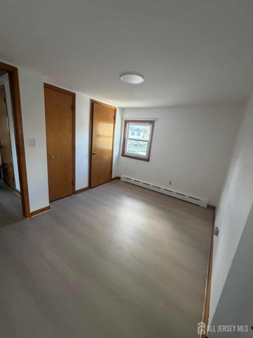 6 Oakwood Place 2, North Brunswick, NJ 08902