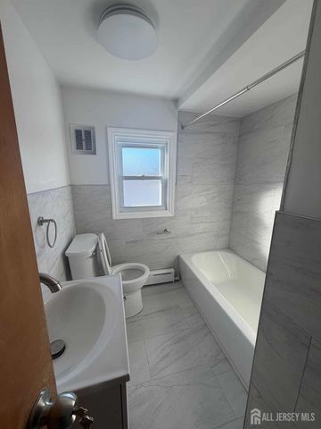 6 Oakwood Place 2, North Brunswick, NJ 08902