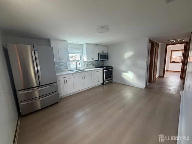 6 Oakwood Place 2, North Brunswick, NJ 08902