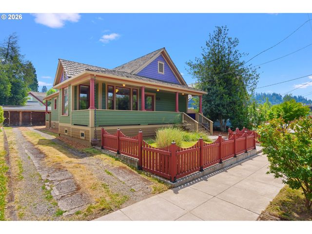 806 WASHINGTON St, Oregon City, OR 97045