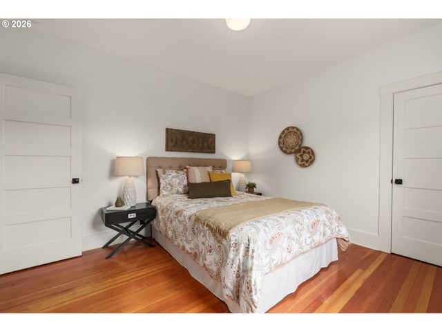 806 WASHINGTON St, Oregon City, OR 97045