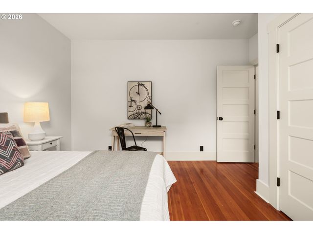 806 WASHINGTON St, Oregon City, OR 97045