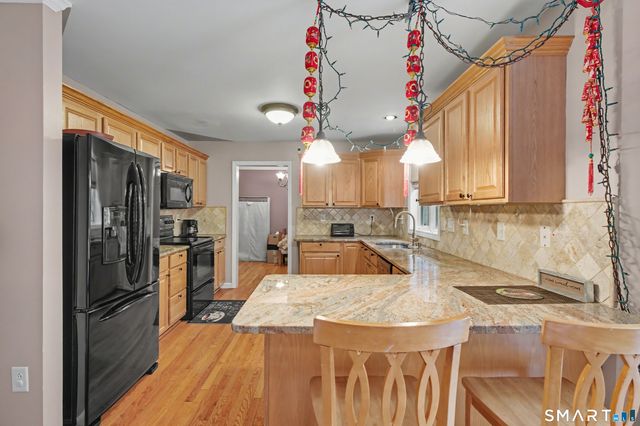 75 Heather Glen Lane, Groton, CT 06355