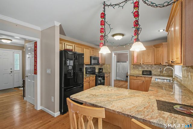 75 Heather Glen Lane, Groton, CT 06355