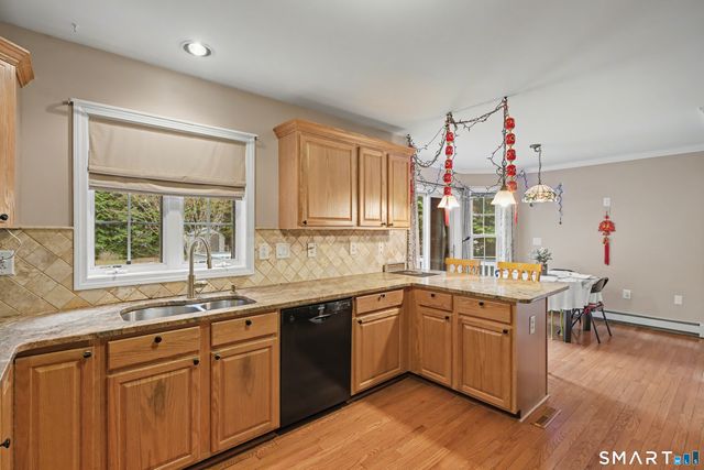 75 Heather Glen Lane, Groton, CT 06355