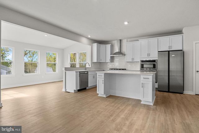 109 HILLSDALE DR, Fredericksburg, VA 22405