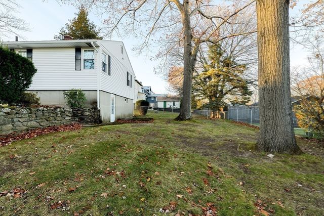 95 Saint Nicholas Avenue, Worcester, MA 01606