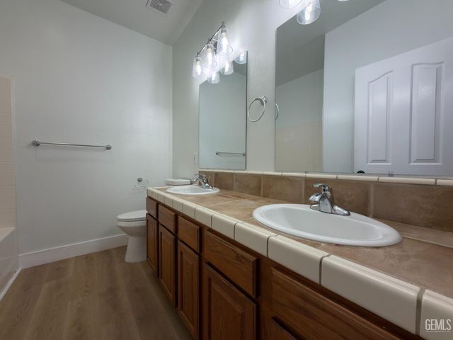 10909 Lewelling Street, Bakersfield, CA 93312