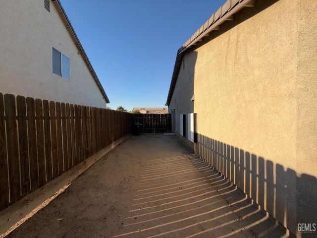 10909 Lewelling Street, Bakersfield, CA 93312