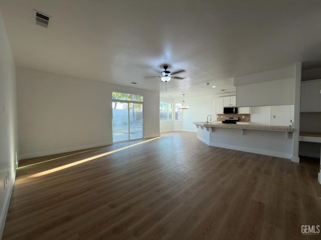 10909 Lewelling Street, Bakersfield, CA 93312