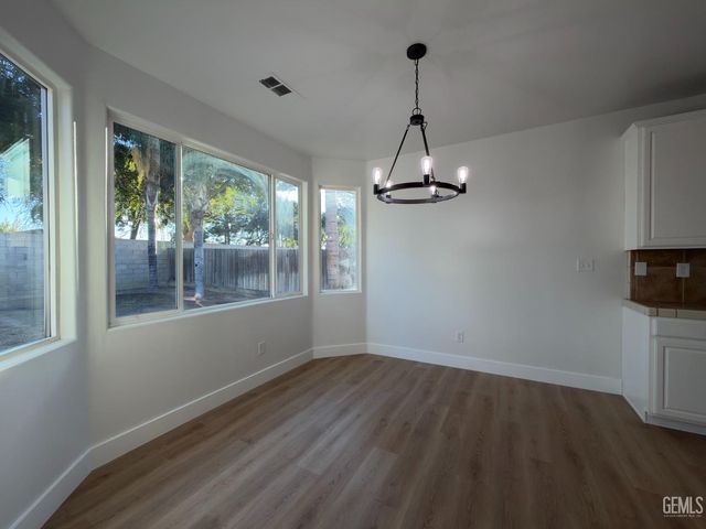 10909 Lewelling Street, Bakersfield, CA 93312