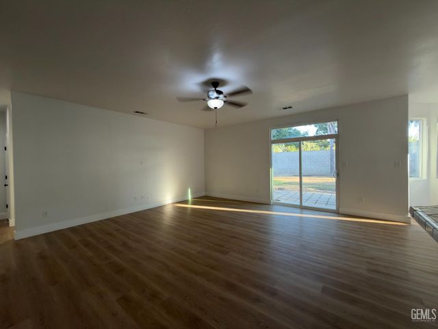 10909 Lewelling Street, Bakersfield, CA 93312