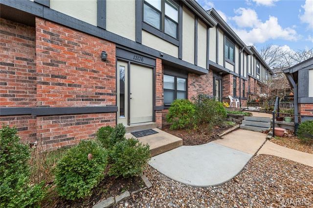 13176 Royal Pines Drive, Maryland Heights, MO 63146