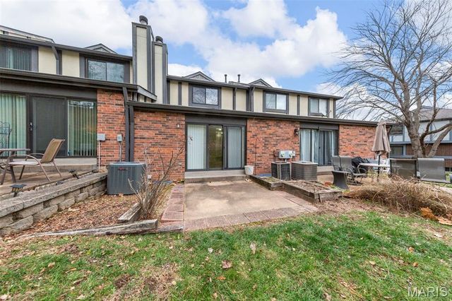 13176 Royal Pines Drive, Maryland Heights, MO 63146