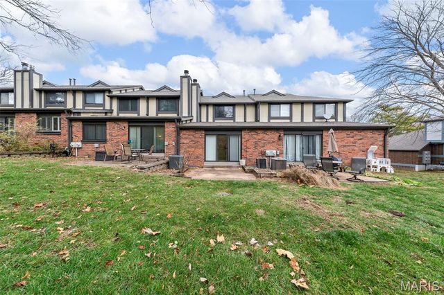 13176 Royal Pines Drive, Maryland Heights, MO 63146