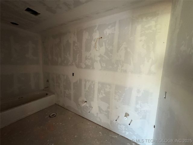 5914 E 128th Street S, Bixby, OK 74008