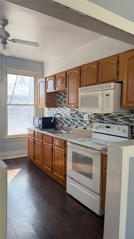 140 Mcgovern Blvd, Coraopolis, PA 15046