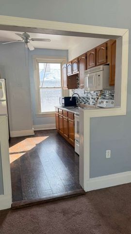 140 Mcgovern Blvd, Coraopolis, PA 15046