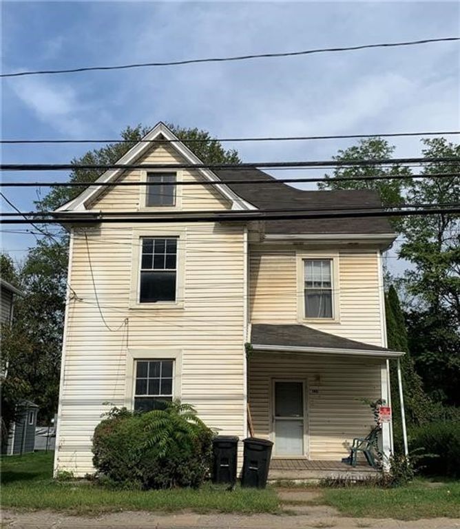 140 Mcgovern Blvd, Coraopolis, PA 15046