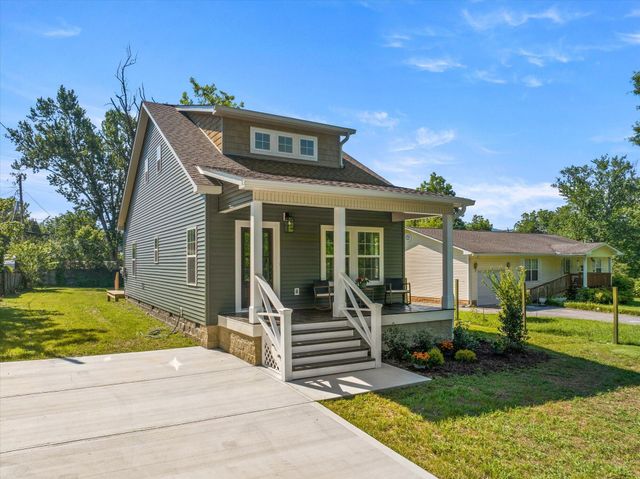 911 Indiana Avenue, Etowah, TN 37331
