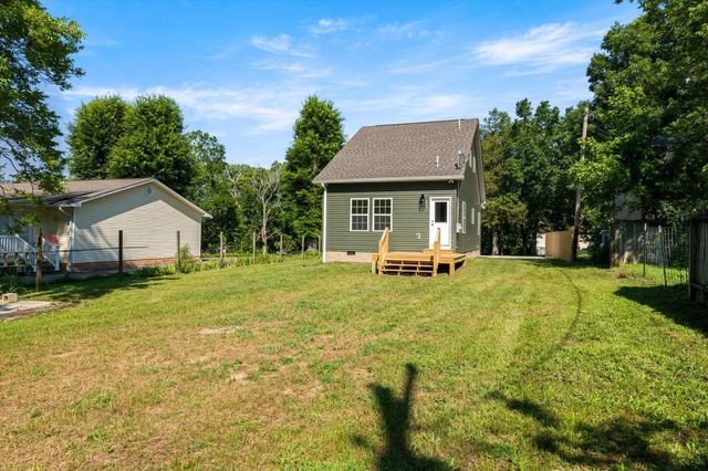 911 Indiana Avenue, Etowah, TN 37331