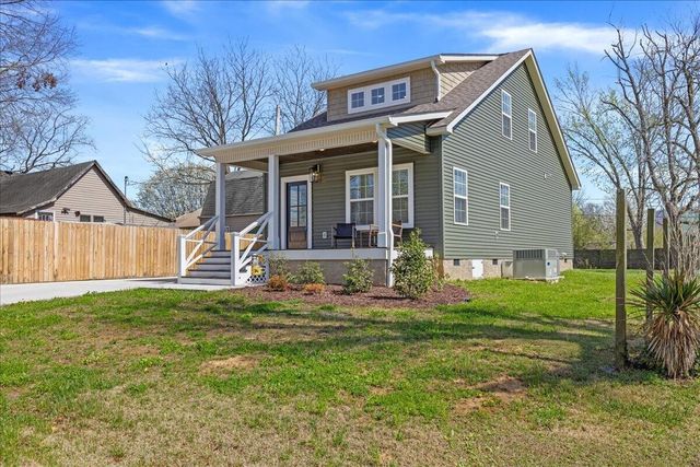 911 Indiana Avenue, Etowah, TN 37331