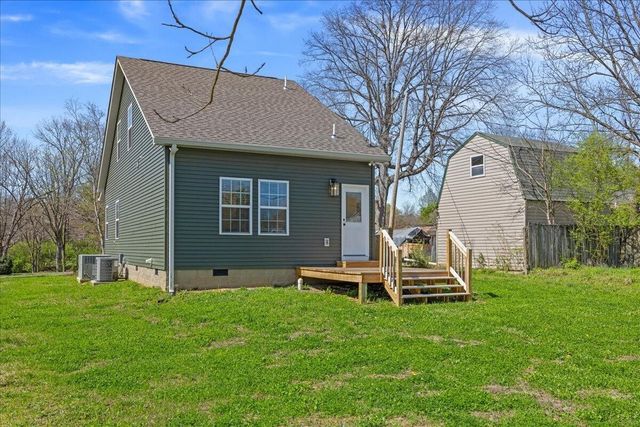 911 Indiana Avenue, Etowah, TN 37331
