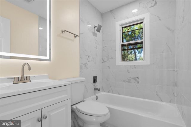 14220 FALLBROOK LN, Woodbridge, VA 22193