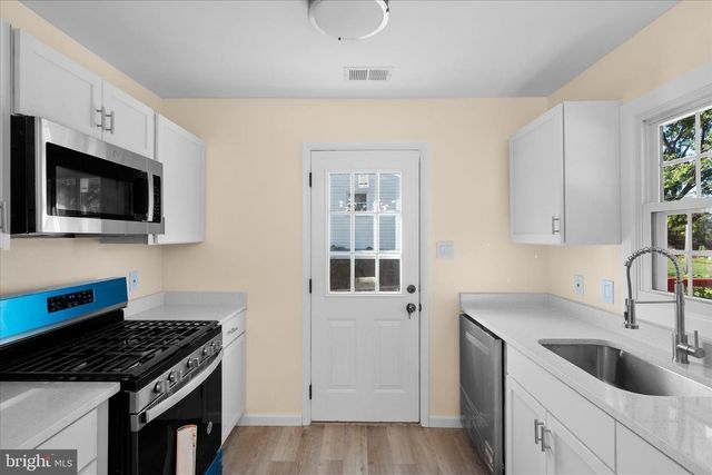 14220 FALLBROOK LN, Woodbridge, VA 22193