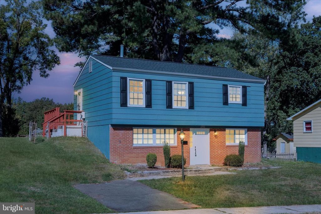 14220 FALLBROOK LN, Woodbridge, VA 22193