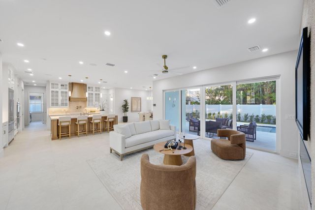 1041 Bimini Lane, West Palm Beach, FL 33404