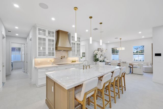 1041 Bimini Lane, West Palm Beach, FL 33404
