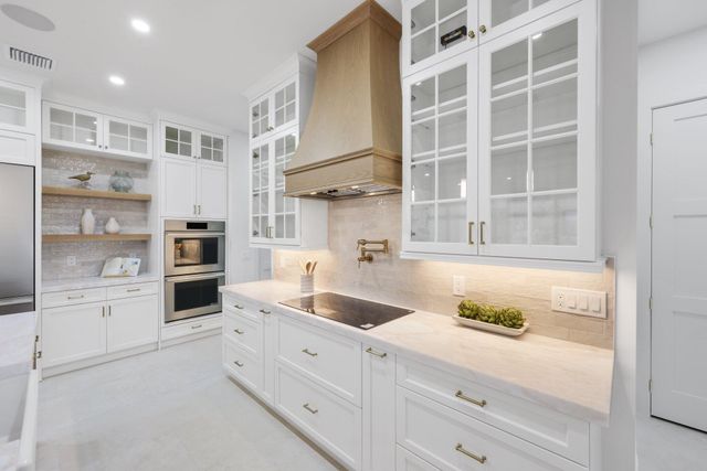 1041 Bimini Lane, West Palm Beach, FL 33404