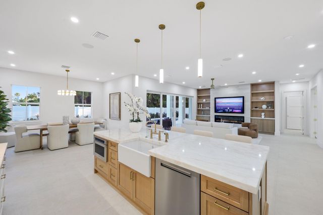 1041 Bimini Lane, West Palm Beach, FL 33404