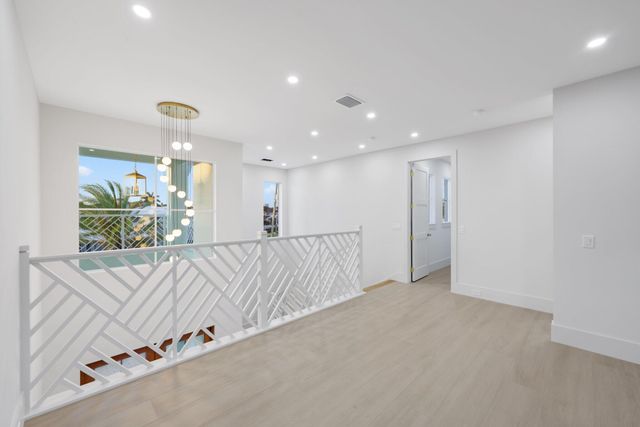 1041 Bimini Lane, West Palm Beach, FL 33404