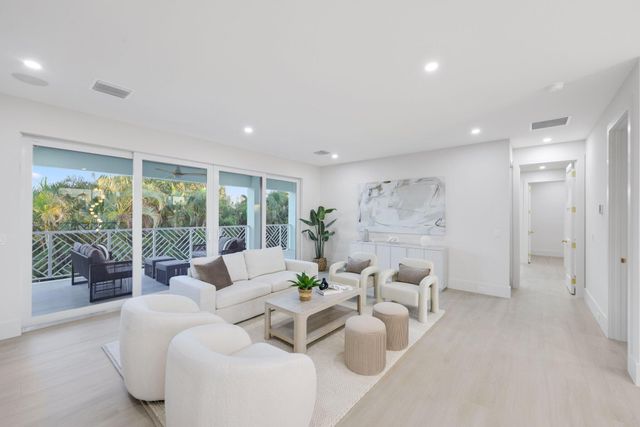 1041 Bimini Lane, West Palm Beach, FL 33404