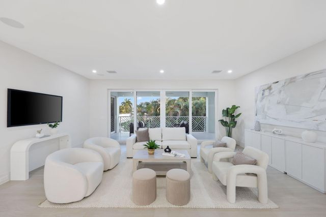1041 Bimini Lane, West Palm Beach, FL 33404